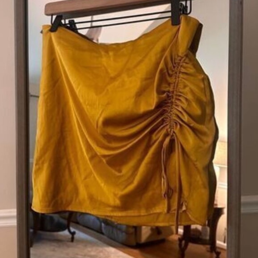 Kendall‎ + Kylie Hello Silk Marigold Mini Skirt Size Large